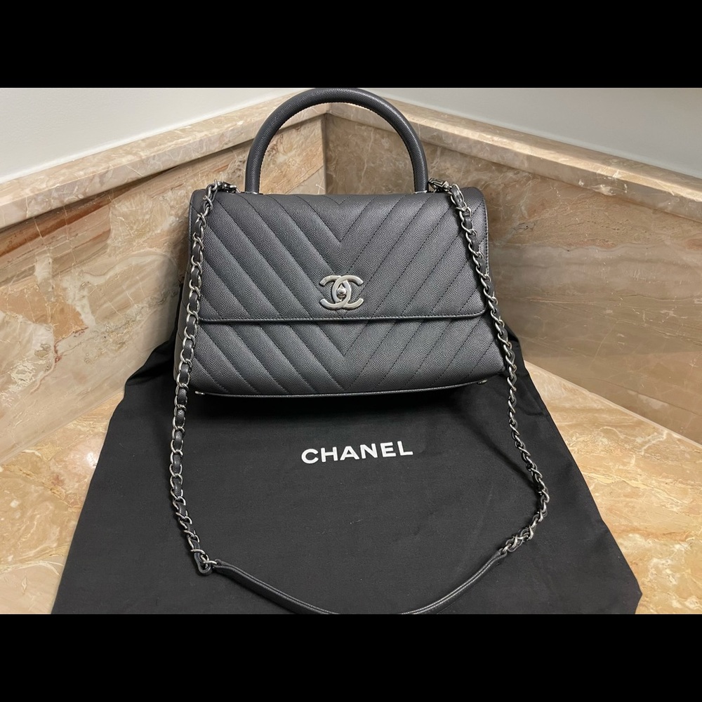 Flapbag with handle
